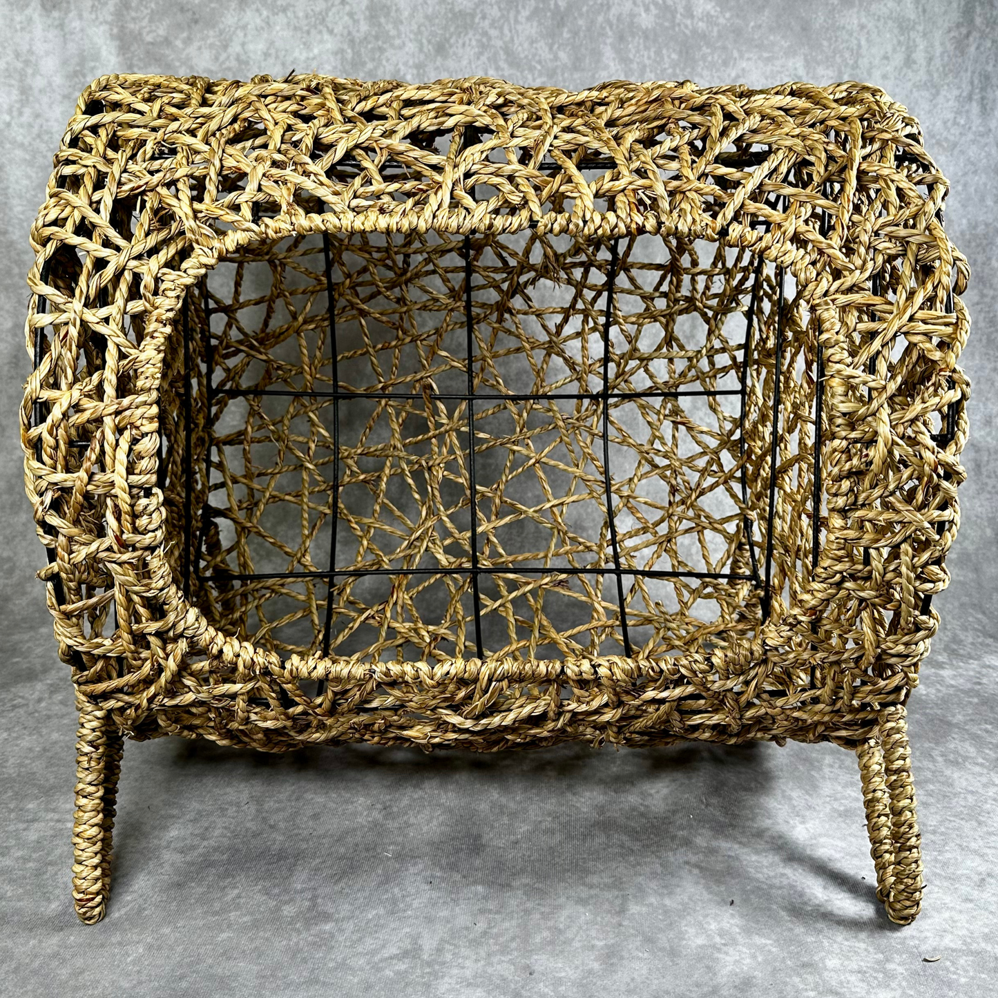 Pet Basket - Cozy Natural Seagrass Bed for Cats & Small Dogs