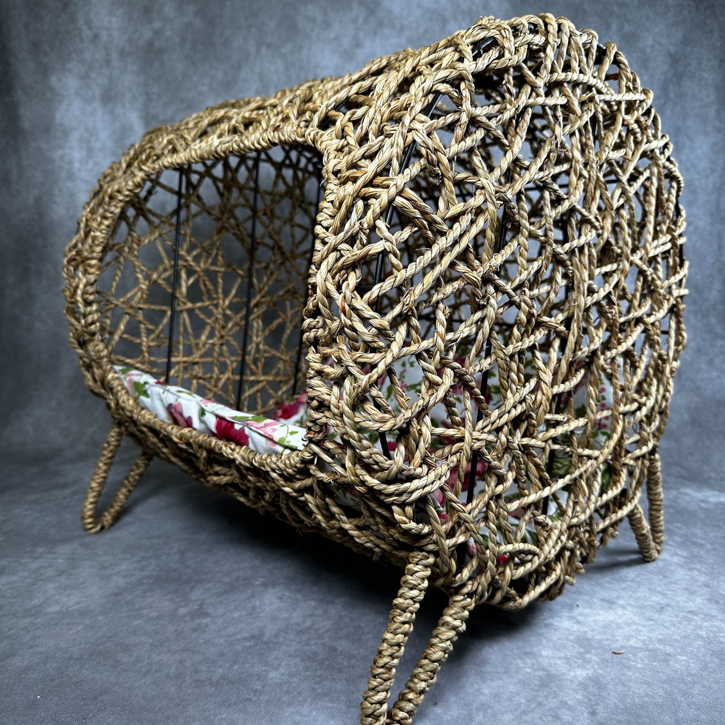 Pet Basket - Cozy Natural Seagrass Bed for Cats & Small Dogs