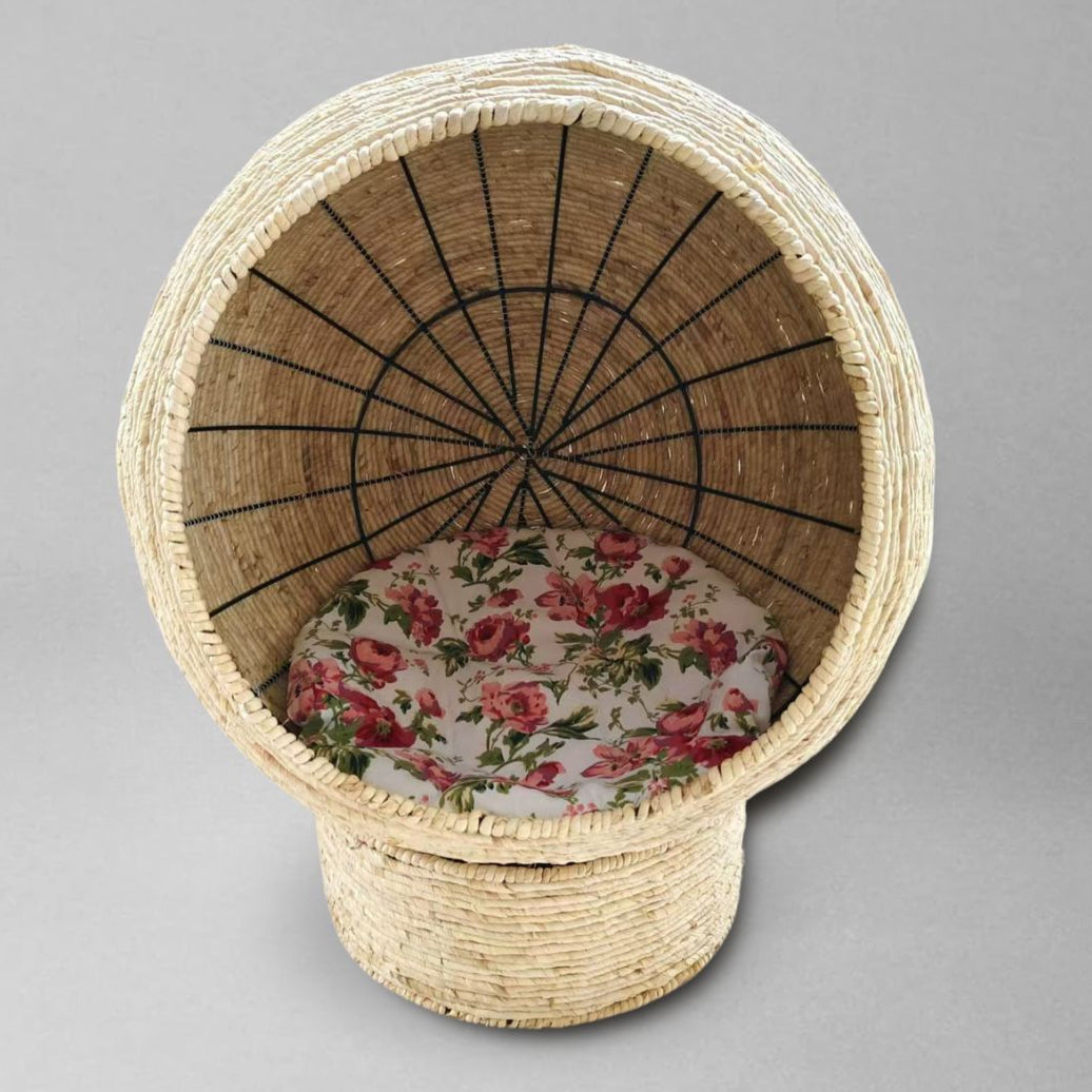 Natural Corn Husk Pet Basket – Handwoven Bed for Cats & Small Dogs