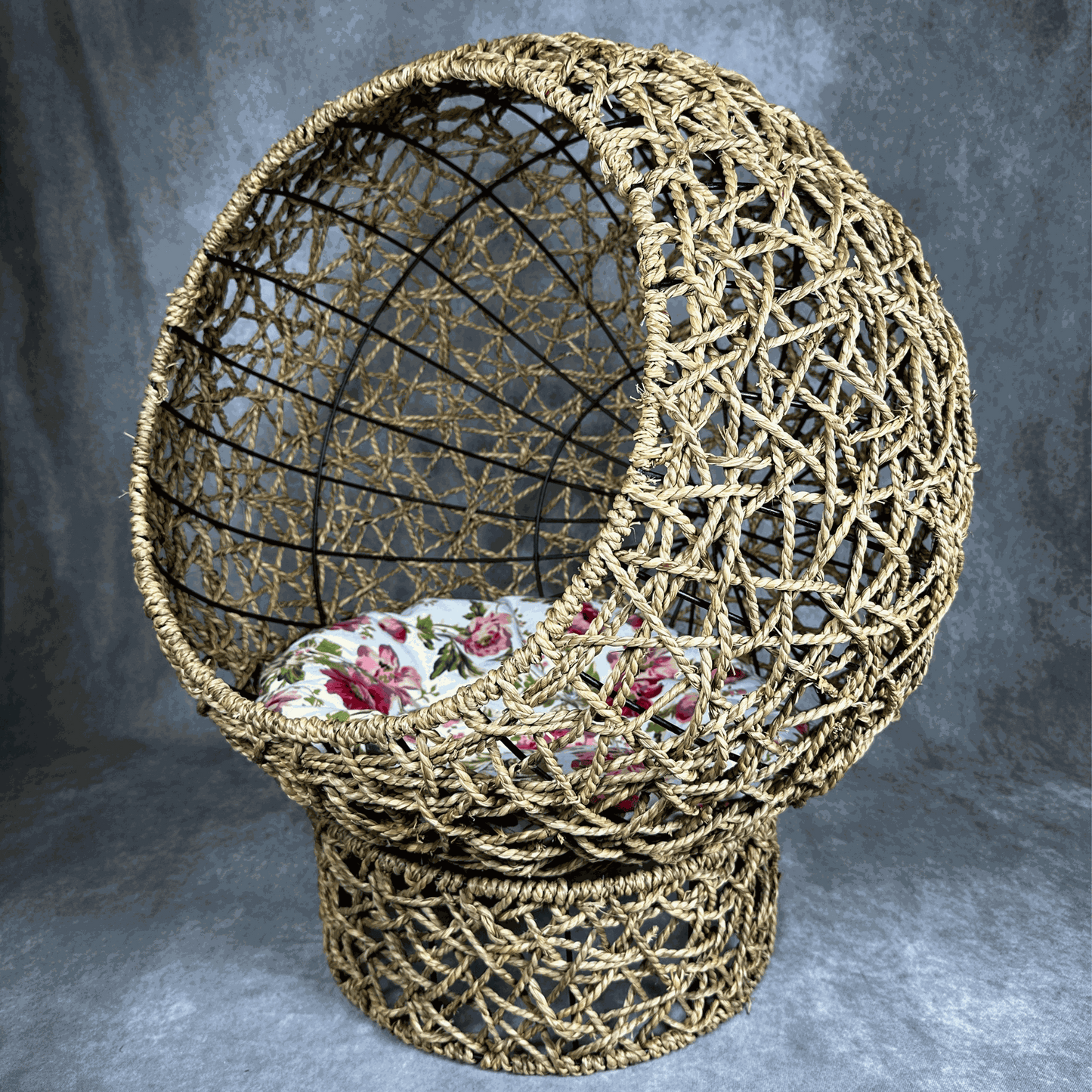 Pet Basket - Cozy Seagrass Bed for Cats & Small Dogs
