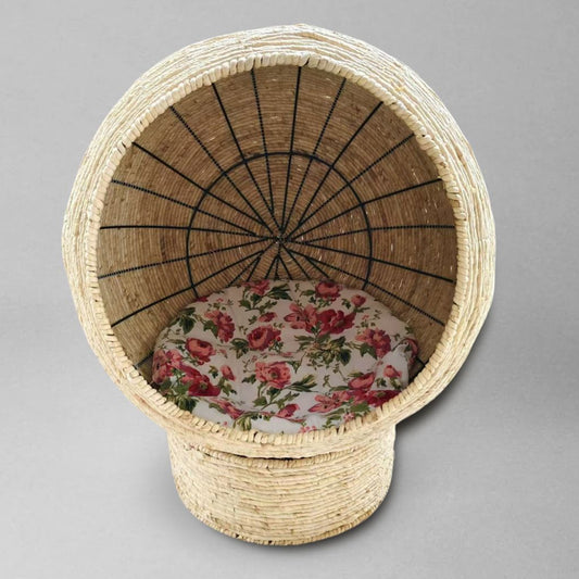 WhiskerWoven Haven – Handwoven Corn Husk Pet Basket
